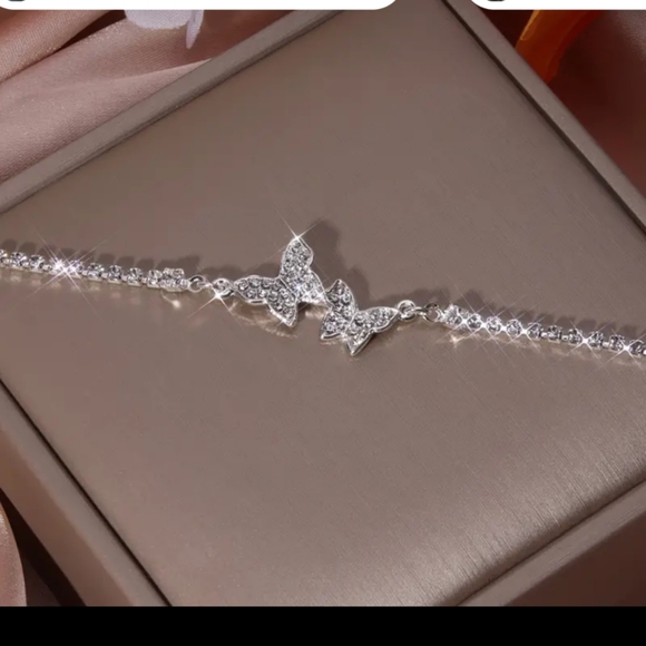 NEW Double Butterfly Rhinestone Bracelet - Picture 3 of 6